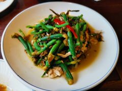 咸菜肉丝炒小黄瓜花-大牌大·传统杭帮菜(湖滨店)