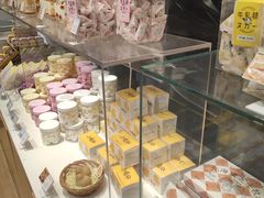 面包甜点陈列柜-好利来(东直门银座店)