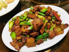 红糖馒头配秘制回锅肉-凯华海鲜火锅·传承三十六年
