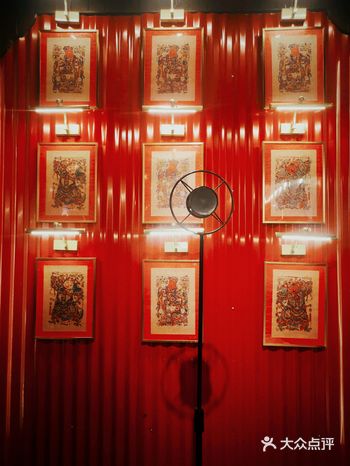 我们四个人点了六七道菜吧，性价比很高！