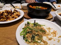 -峨嵋小镇·川菜(勒泰中心店)