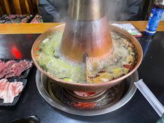 -果松木炭酸菜铜火锅·外婆参鸡汤