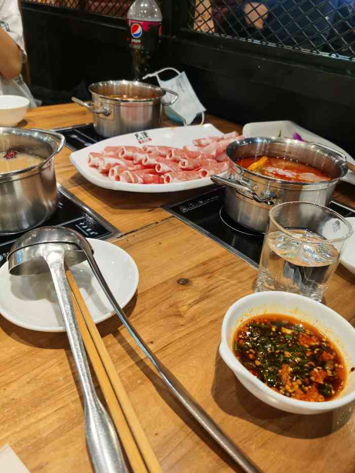 巴滏重庆火锅(汇中店)-"服务真的特别好,环境也好,就是感觉贵了一.