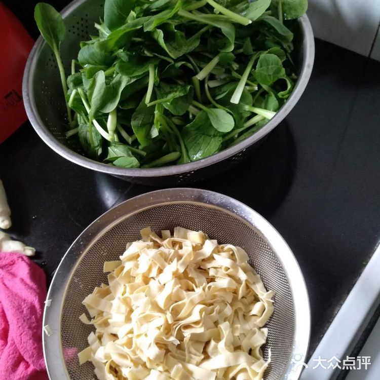 鸡毛菜炒百叶丝