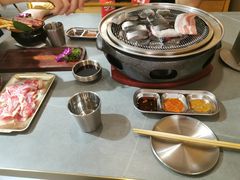 -围炉肉舍•炭烤活鳗•丹东海鲜烤肉(步行街店)