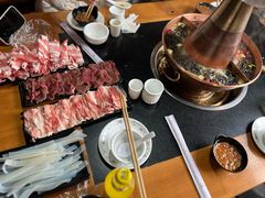 -果松木炭酸菜铜火锅·外婆参鸡汤