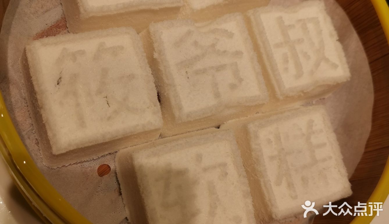 主打松江本帮菜，开了很久，特色菜是勾魂鱼，那个鱼汤真的挺勾魂