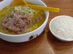 金汤肥牛单人餐-椒颜酸菜小鱼(万寿路店)