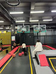 -零重力蹦床空间·滑梯·海洋球·团建(奥特莱斯店)