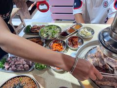 -安小胖韩国烤肉(财富广场画苑小区店)