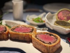 惠灵顿牛排-弦月窗LUNETTE BY AMANDA(复兴路店)