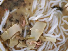 酸菜雪笋米线-老妈米线(港龙店)