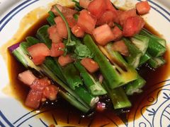 番茄酸辣秋葵-云海肴·汽锅鸡·云南菜(天山百盛优客店)