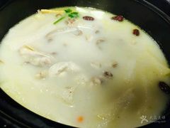 -洪氏嗨捞·广东猪肚鸡·椰子鸡火锅(西咸万象城店)