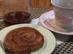 -LEO CAFE