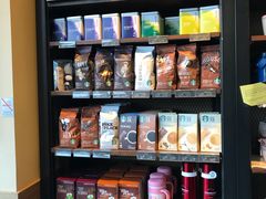 零售区-星巴克臻选(盐城金鹰聚龙湖店)