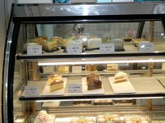 面包甜点陈列柜-丁先生蛋糕·品质鲜作(桐梓林店)