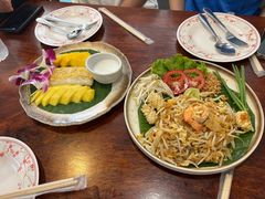 -Dang restaurant (patong phuket)