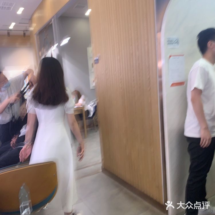 去体验了一下美美的证件照拍摄