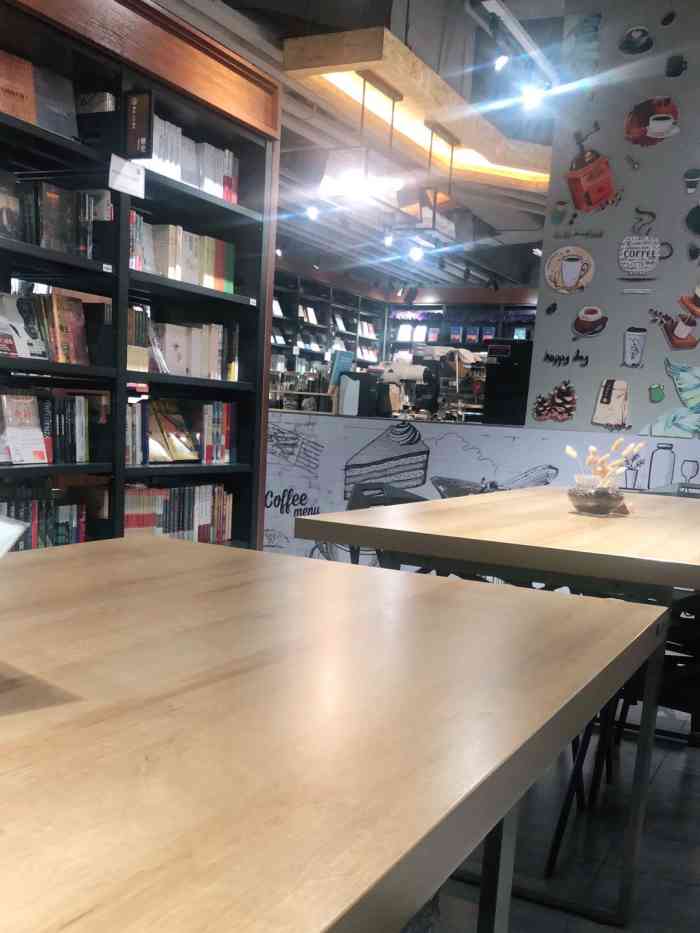 世界书局(百盛店)-"位于昆明市核心商业区,百盛四楼,虽然在市.