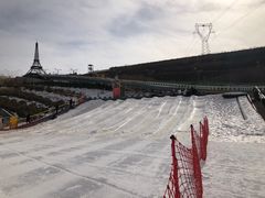 -采薇庄园四季滑雪场
