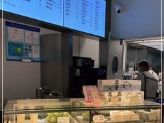 面包甜点陈列柜-喜茶(上海北外滩来福士店)