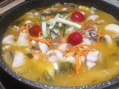 -山城外·非遗酸菜鱼(新都汇融店)
