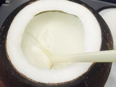 -志龙皇冠吃货椰子铺