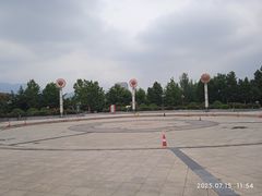 -滨河世纪广场公园