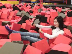 -嘿哟动霸CHUA·新潮玩运动娱乐中心·蹦床滑冰团建乐园