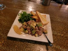 金枪鱼牛油果塔塔配吐司角-羽深肉铺 Steak & Wine