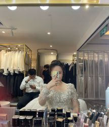 -现代经典婚纱摄影