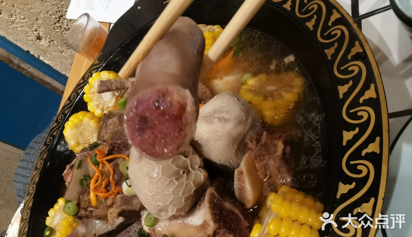 在东岭南街，临近刘老根大舞台的牛大骨！