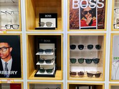 -英伦眼镜蔡司依视路折扣店(通州万达店)