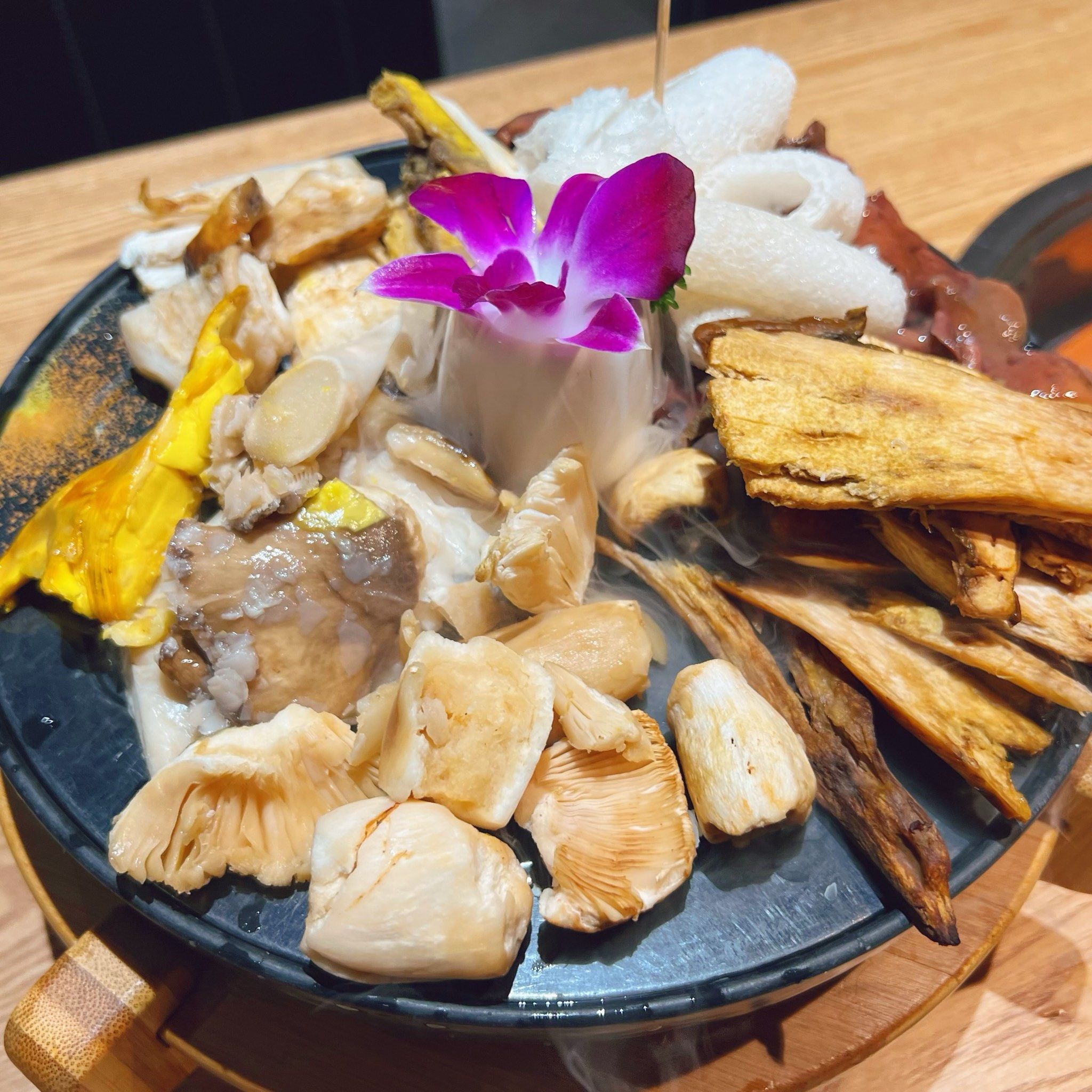 暖心暖胃的菌菇火锅