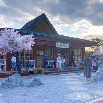 现在太火了！一到周末都是从北京带着孩子来玩的，帐篷