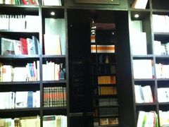 -钟书阁(松江泰晤士小镇店)