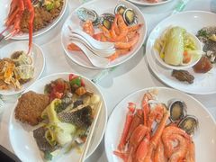 -黄浦江游览十六铺3号码头网红自助餐