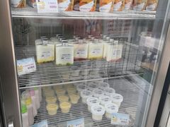 面包甜点陈列柜-白色日记·手作酸奶(麦凯乐店)