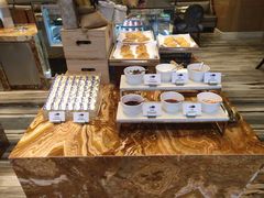 面包甜点陈列柜-万达瑞华酒店美食汇自助餐厅(楚河汉街店)