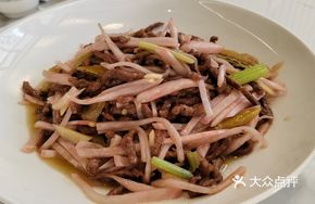Pickled Radish Stir-Fried with Beef Strips
