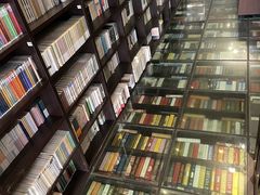 -钟书阁(松江泰晤士小镇店)