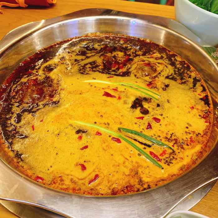 李记秤盘串串牛杂火锅(三瓦窑店)-"[薄荷]环境:堂子很大,新开的店看