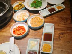 精品小菜-明洞阿姨·韩式酱蟹烤肉·创意料理(三元桥店)