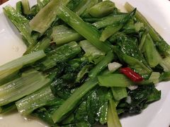 蒜泥油麦菜-吉香碳烤生蚝(仙霞路店)