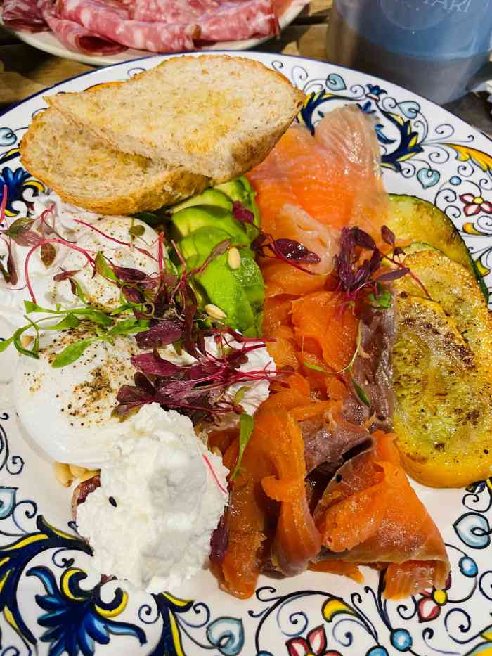 alimentari & degusteria-"一直路过一直没机会进来吃!一开始还想说..