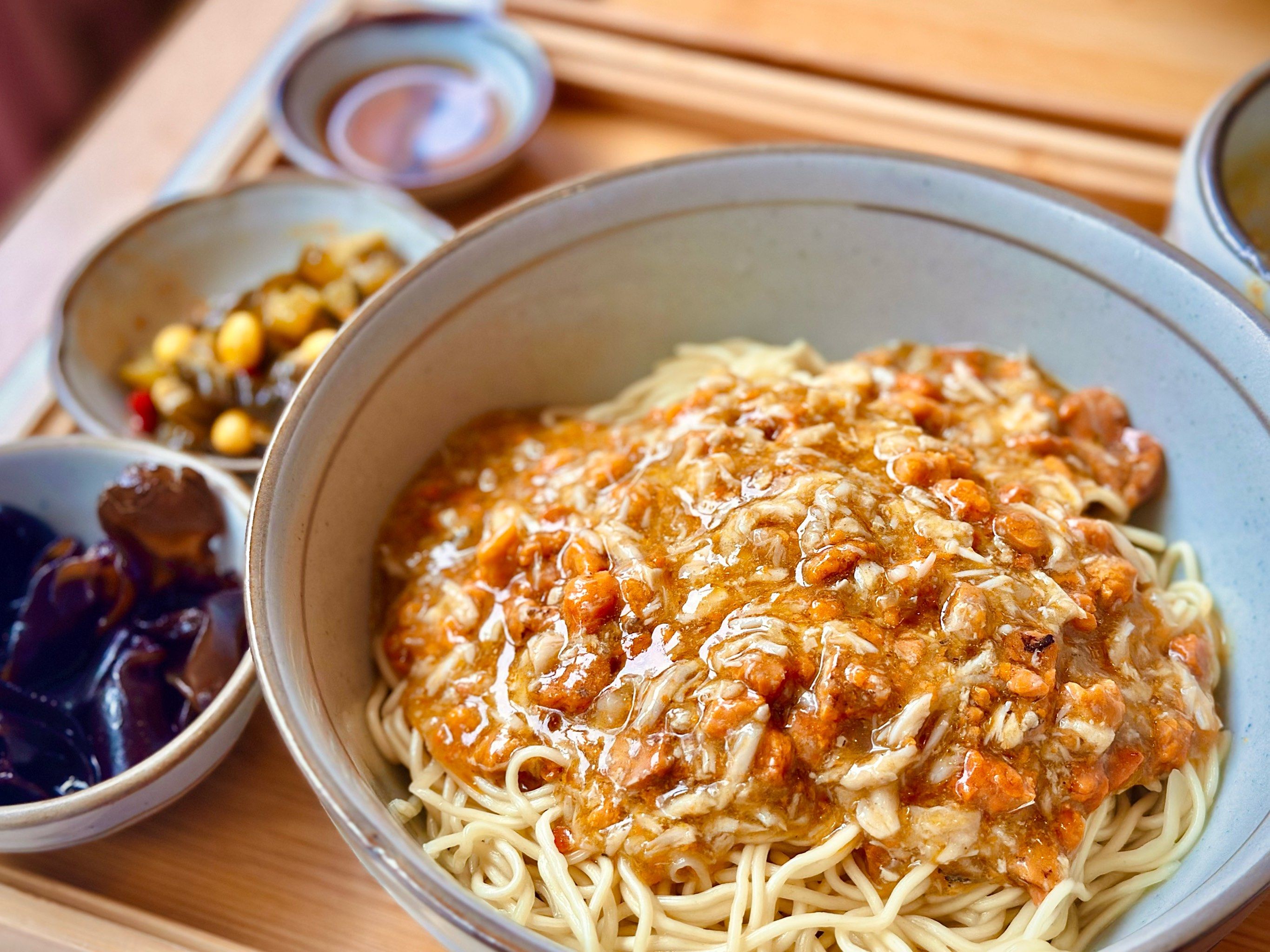 爱上这碗满满的蟹黄面