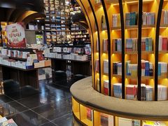 -钟书阁(松江泰晤士小镇店)