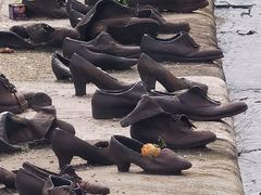 -多瑙河畔鞋履雕塑