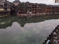 -临江餐馆二楼美食部落